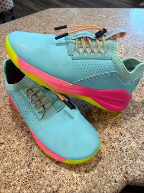 Clove Classic in Supernova colorway W9/M7.5